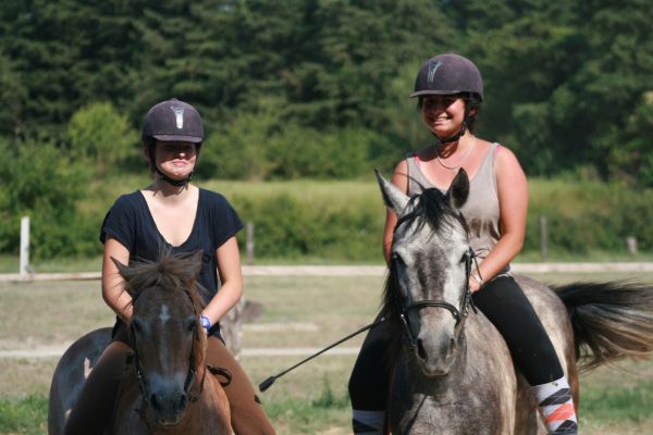 stage d'équitation pour les vacances d’été au haras de lagnes